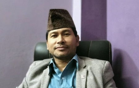 काठमाडौं महानगरपालिकामा एकीकृत समाजवादीका उपमेयर उम्मेदवार रामेश्वर श्रेष्ठ। तस्बिर : उनकै फेसबुकबाट।